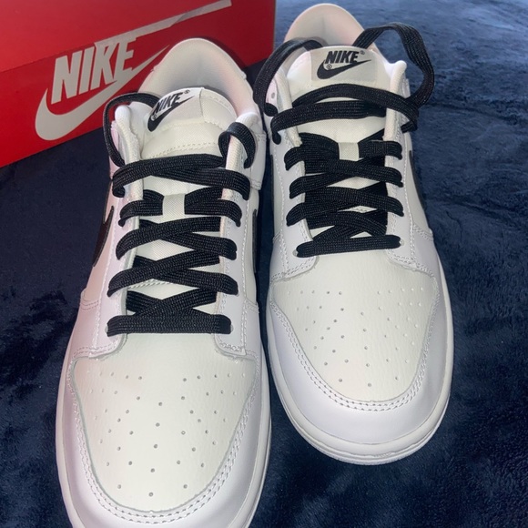 Nike Dunk Low Retro- Reverse Panda - Picture 6 of 9